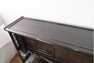 和製ヴィンテージ　美品　縞黒檀　松竹梅や山水図の彫刻が美しい六尺茶棚　(R-090861)