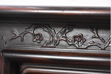 和製ヴィンテージ　美品　縞黒檀　松竹梅や山水図の彫刻が美しい六尺茶棚　(R-090861)