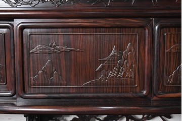 和製ヴィンテージ　美品　縞黒檀　松竹梅や山水図の彫刻が美しい六尺茶棚　(R-090861)