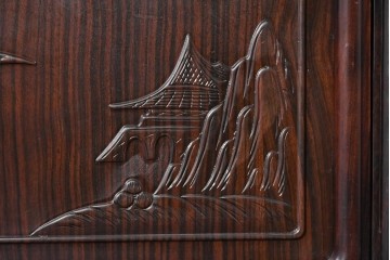 和製ヴィンテージ　美品　縞黒檀　松竹梅や山水図の彫刻が美しい六尺茶棚　(R-090861)