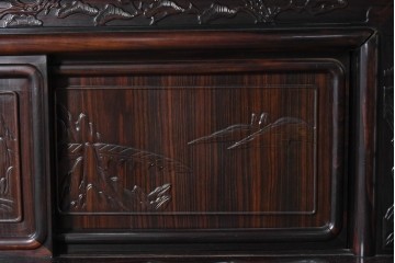 和製ヴィンテージ　美品　縞黒檀　松竹梅や山水図の彫刻が美しい六尺茶棚　(R-090861)