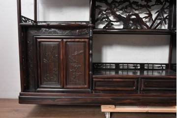 和製ヴィンテージ　美品　縞黒檀　松竹梅や山水図の彫刻が美しい六尺茶棚　(R-090861)
