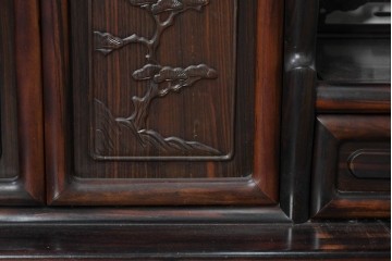 和製ヴィンテージ　美品　縞黒檀　松竹梅や山水図の彫刻が美しい六尺茶棚　(R-090861)