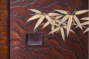 和製ヴィンテージ　美品　最高級　指物工芸家具　タモ材　杉材　蒔絵が華やかな漆塗りの茶棚　定価推定約150万円以上　(R-090862)