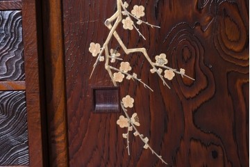 和製ヴィンテージ　美品　最高級　指物工芸家具　タモ材　杉材　蒔絵が華やかな漆塗りの茶棚　定価推定約150万円以上　(R-090862)