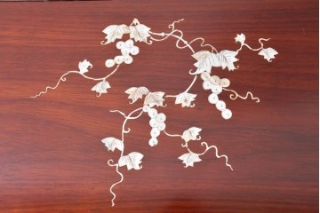 和製ヴィンテージ　花梨(カリン)材　葡萄を描いた螺鈿細工が優美なサイドチェスト　(R-090864)