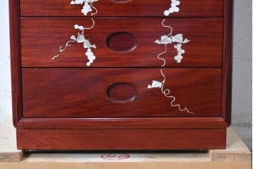和製ヴィンテージ　花梨(カリン)材　葡萄を描いた螺鈿細工が優美なサイドチェスト　(R-090864)