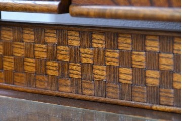 中古　美品　江戸指物の逸品!　欅(ケヤキ)材　豊かな木目と網代編みを楽しめる三面鏡台　定価約100万円　(R-090865)