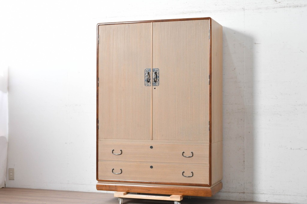 中古　美品　箪笥の松本　並厚　桑材の縁がアクセントを添える総桐箪笥　定価約100万円　(R-090867)