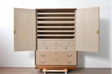 中古　美品　箪笥の松本　並厚　桑材の縁がアクセントを添える総桐箪笥　定価約100万円　(R-090867)
