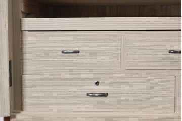 中古　美品　箪笥の松本　並厚　桑材の縁がアクセントを添える総桐箪笥　定価約100万円　(R-090867)