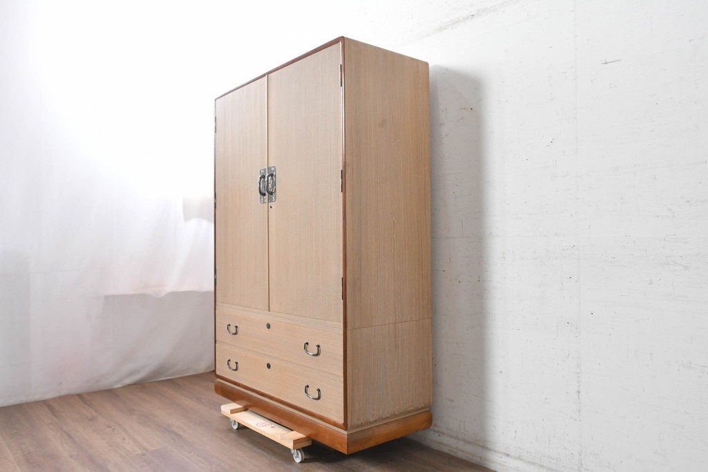 中古　美品　箪笥の松本　並厚　桑材の縁がアクセントを添える総桐箪笥　定価約100万円　(R-090867)