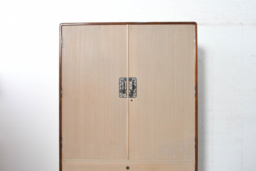 中古　美品　箪笥の松本　並厚　桑材の縁がアクセントを添える総桐箪笥　定価約100万円　(R-090867)