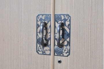 中古　美品　箪笥の松本　並厚　桑材の縁がアクセントを添える総桐箪笥　定価約100万円　(R-090867)