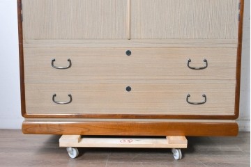 中古　美品　箪笥の松本　並厚　桑材の縁がアクセントを添える総桐箪笥　定価約100万円　(R-090867)