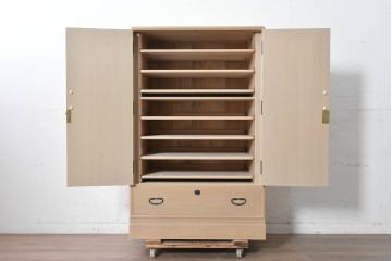 中古　伝統工芸士 田澤謙介作　多段の板盆を備えた端正な加茂桐帯箪笥　(R-090868)