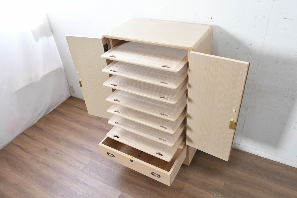 中古　伝統工芸士 田澤謙介作　多段の板盆を備えた端正な加茂桐帯箪笥　(R-090868)