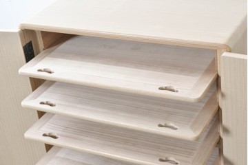 中古　伝統工芸士 田澤謙介作　多段の板盆を備えた端正な加茂桐帯箪笥　(R-090868)