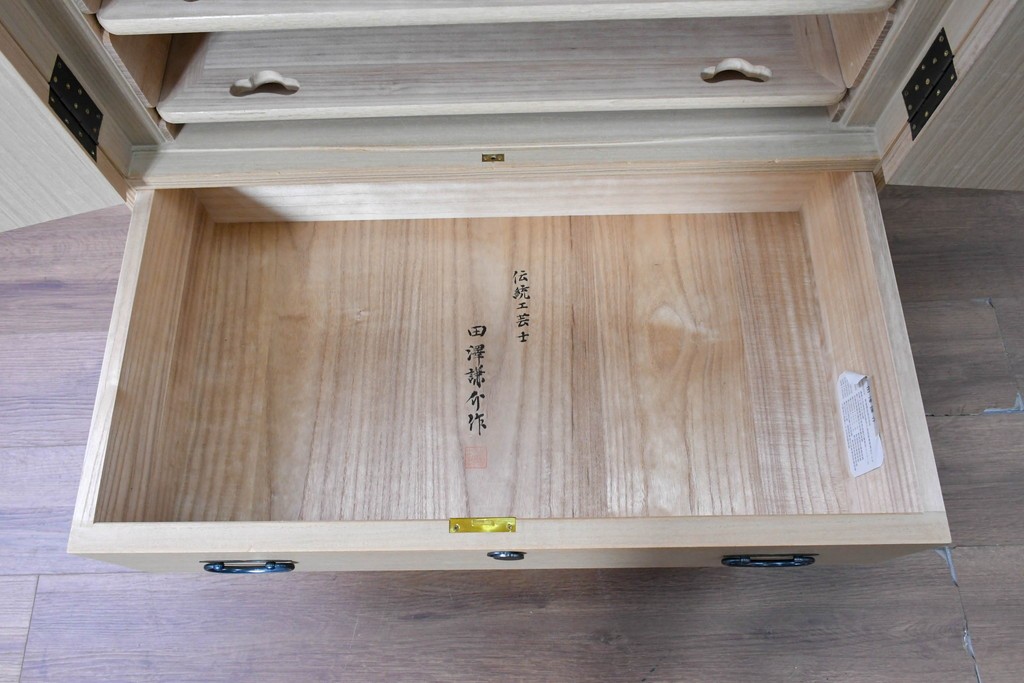 中古　伝統工芸士 田澤謙介作　多段の板盆を備えた端正な加茂桐帯箪笥　(R-090868)