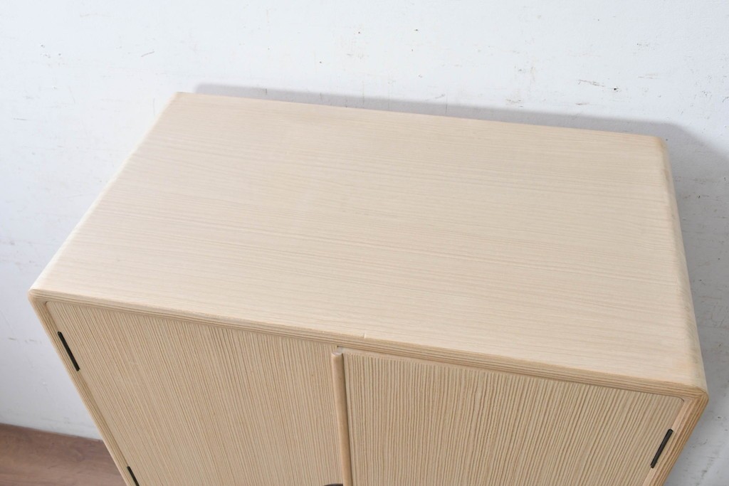 中古　伝統工芸士 田澤謙介作　多段の板盆を備えた端正な加茂桐帯箪笥　(R-090868)