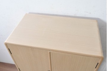 中古　伝統工芸士 田澤謙介作　多段の板盆を備えた端正な加茂桐帯箪笥　(R-090868)