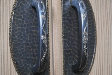 中古　伝統工芸士 田澤謙介作　多段の板盆を備えた端正な加茂桐帯箪笥　(R-090868)