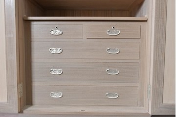 中古　一級技能士 中村和一作　桐材　まるでワードローブのようなモダンな帯箪笥　(R-090869)
