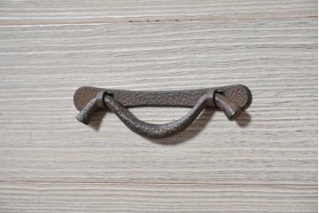 中古　会津松本(會津松本)　引き出し8杯　落ち着いた佇まいの桐箪笥　(R-090871)