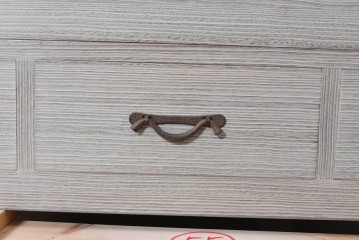 中古　会津松本(會津松本)　引き出し8杯　落ち着いた佇まいの桐箪笥　(R-090871)