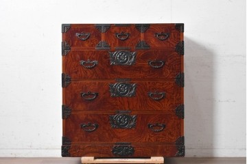 中古　美品　岩谷堂箪笥　牡丹(ぼたん)紋様の重厚な金具と美しい木目が映えるチェスト　(R-090873)