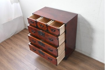 中古　美品　岩谷堂箪笥　牡丹(ぼたん)紋様の重厚な金具と美しい木目が映えるチェスト　(R-090873)
