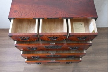 中古　美品　岩谷堂箪笥　牡丹(ぼたん)紋様の重厚な金具と美しい木目が映えるチェスト　(R-090873)
