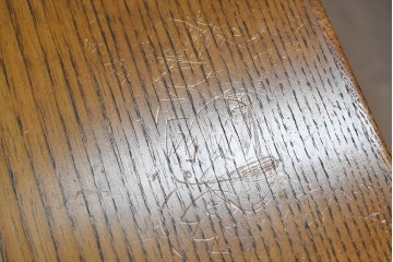 中古　美品　江戸指物の逸品!　前面タモ材　漆塗り　引き出し7杯　杢目の表情が際立つ小ぶりなチェスト　定価約60万円　(R-090874)