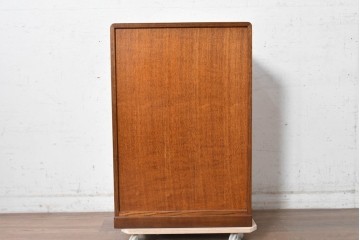 中古　美品　江戸指物の逸品!　前面タモ材　漆塗り　引き出し7杯　杢目の表情が際立つ小ぶりなチェスト　定価約60万円　(R-090874)
