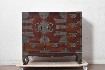 韓国ヴィンテージ　良品　李朝家具　1970年頃　真鍮金具が美しい作りのいい重厚なキャビネット　(R-090875)