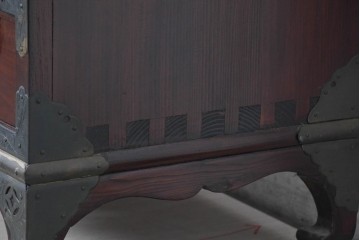 韓国ヴィンテージ　良品　李朝家具　1970年頃　真鍮金具が美しい作りのいい重厚なキャビネット　(R-090875)