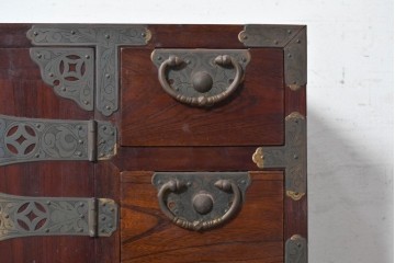 韓国ヴィンテージ　良品　李朝家具　1970年頃　真鍮金具が美しい作りのいい重厚なキャビネット　(R-090875)