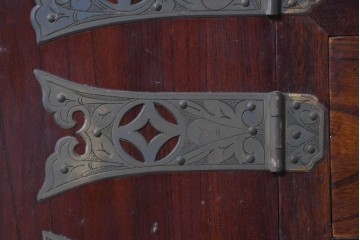 韓国ヴィンテージ　良品　李朝家具　1970年頃　真鍮金具が美しい作りのいい重厚なキャビネット　(R-090875)