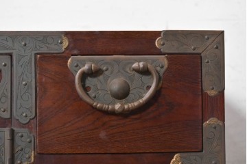 韓国ヴィンテージ　良品　李朝家具　1970年頃　真鍮金具が美しい作りのいい重厚なキャビネット　(R-090875)