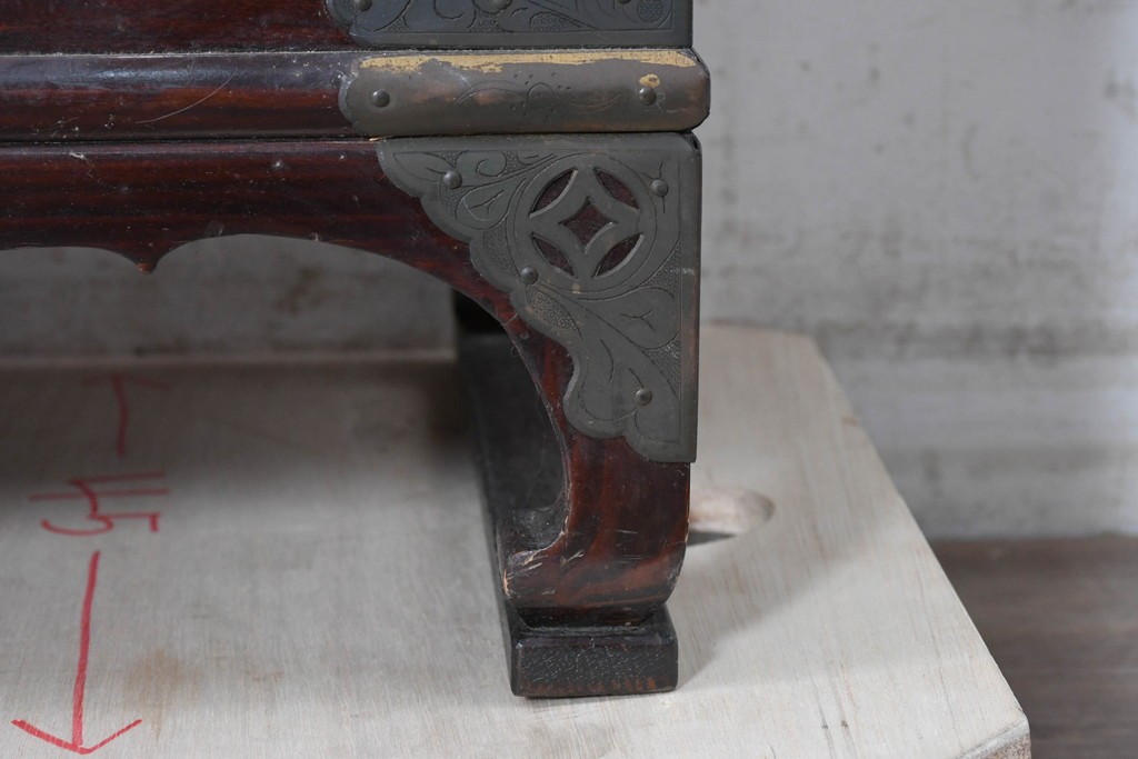 韓国ヴィンテージ　良品　李朝家具　1970年頃　真鍮金具が美しい作りのいい重厚なキャビネット　(R-090875)