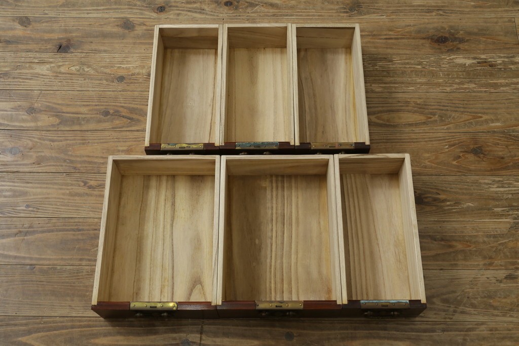 韓国ヴィンテージ　良品　李朝家具　1970年頃　真鍮金具が美しい作りのいい重厚なキャビネット　(R-090875)