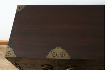 韓国ヴィンテージ　良品　李朝家具　1970年頃　真鍮金具が美しい作りのいい重厚なキャビネット　(R-090875)