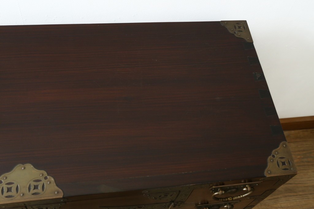 韓国ヴィンテージ　良品　李朝家具　1970年頃　真鍮金具が美しい作りのいい重厚なキャビネット　(R-090875)