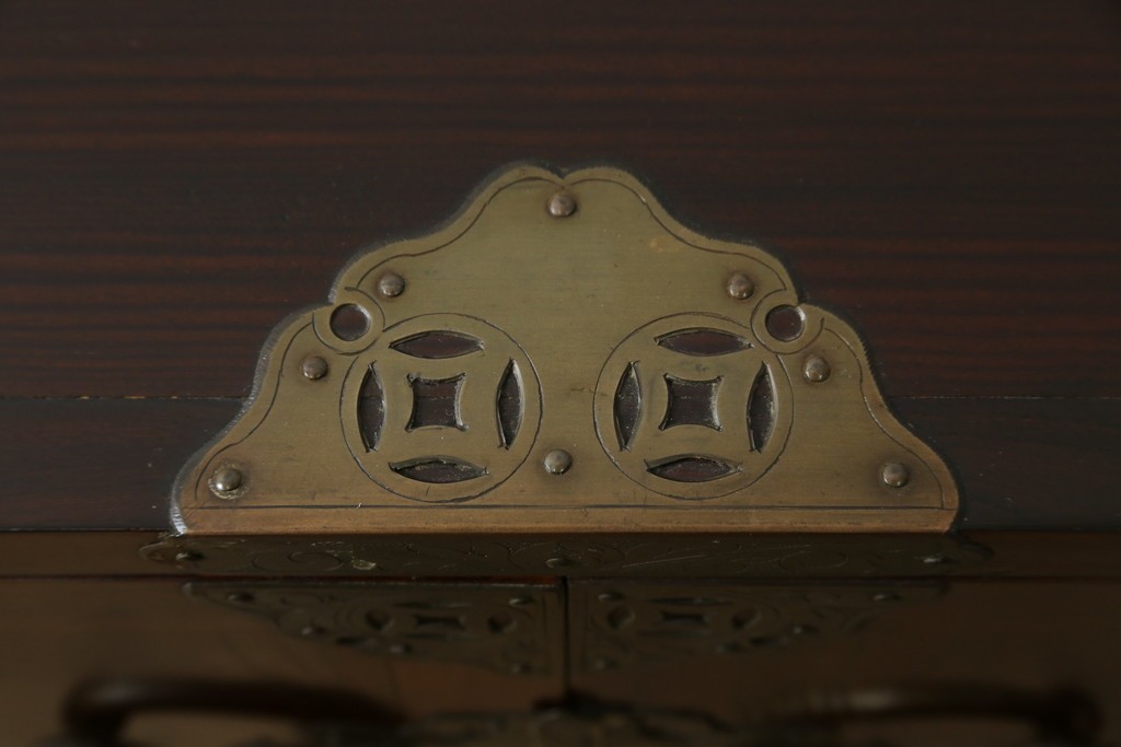 韓国ヴィンテージ　良品　李朝家具　1970年頃　真鍮金具が美しい作りのいい重厚なキャビネット　(R-090875)