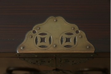 韓国ヴィンテージ　良品　李朝家具　1970年頃　真鍮金具が美しい作りのいい重厚なキャビネット　(R-090875)