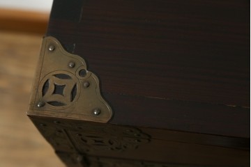 韓国ヴィンテージ　良品　李朝家具　1970年頃　真鍮金具が美しい作りのいい重厚なキャビネット　(R-090875)