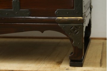 韓国ヴィンテージ　良品　李朝家具　1970年頃　真鍮金具が美しい作りのいい重厚なキャビネット　(R-090875)