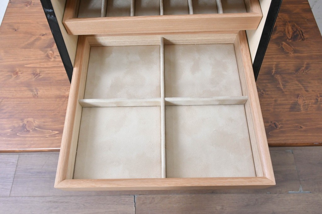 中古　美品　キットファニチュア(KIT FURNITURE)　北谷家具　艶やかな黒色が上品なジュエリーボックス　(R-090877)