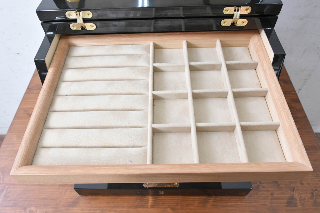 中古　美品　キットファニチュア(KIT FURNITURE)　北谷家具　艶やかな黒色が上品なジュエリーボックス　(R-090877)