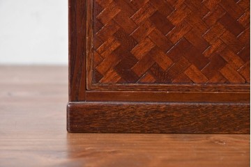 中古　美品　江戸指物の逸品!　タモ材　漆塗り　網代編みと美しい木目を楽しめるコンパクトな鏡台　定価約40万円　(R-090878)